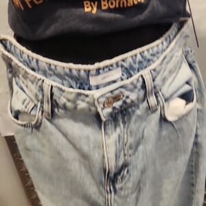 Forever 21 Light Wash Relaxed Jeans